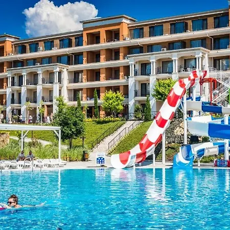 Seaside Serenity - Premier Apartment